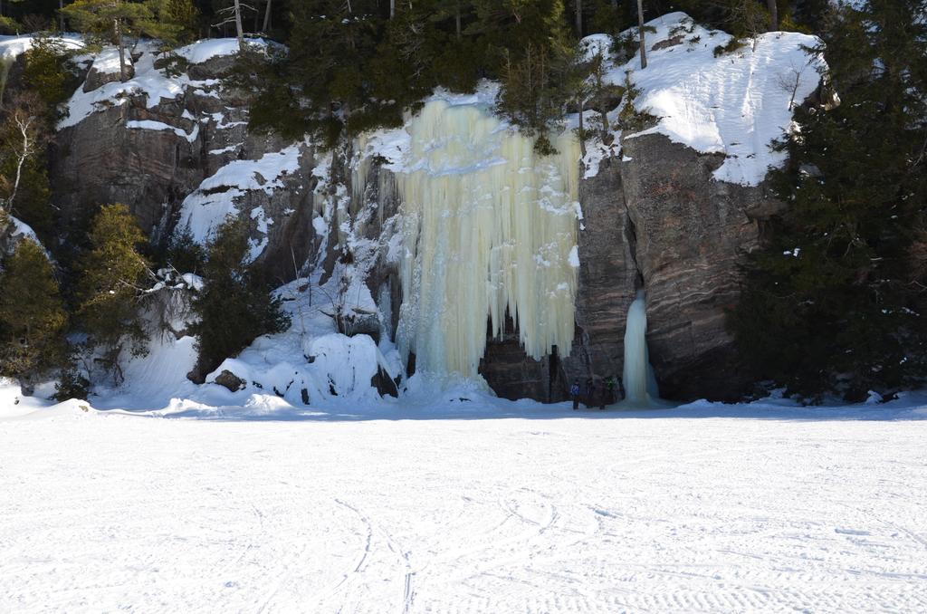 Апартаменты На Островского 9 Algonquin Highlands Экстерьер фото